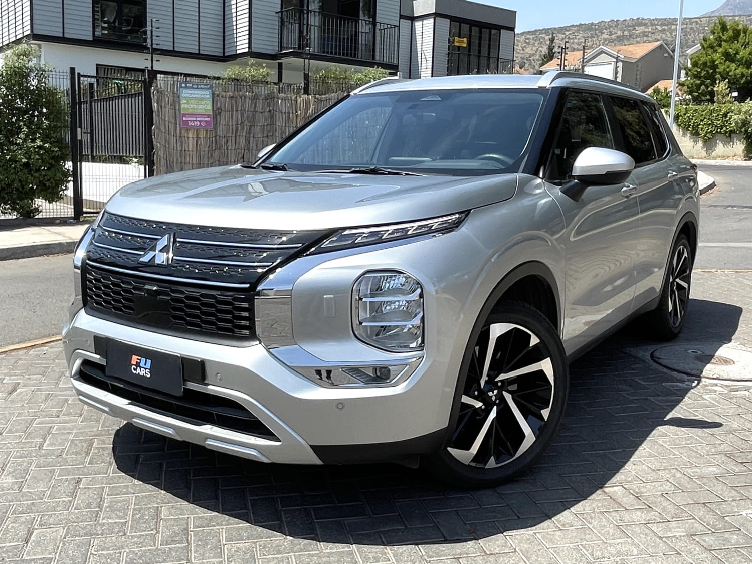 Mitsubishi Outlander GLS 4×4 2023