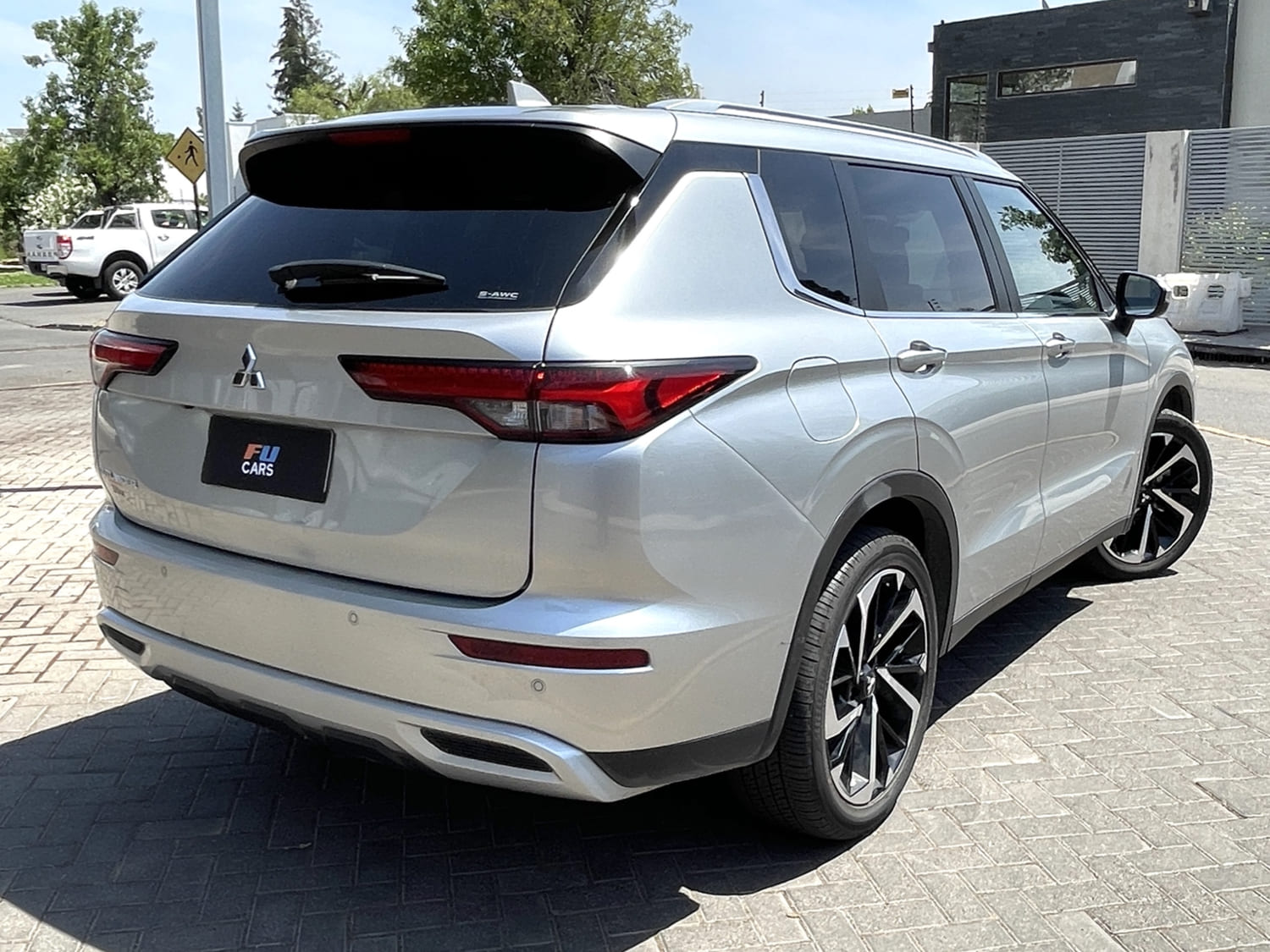 Mitsubishi Outlander GLS 4×4 2023