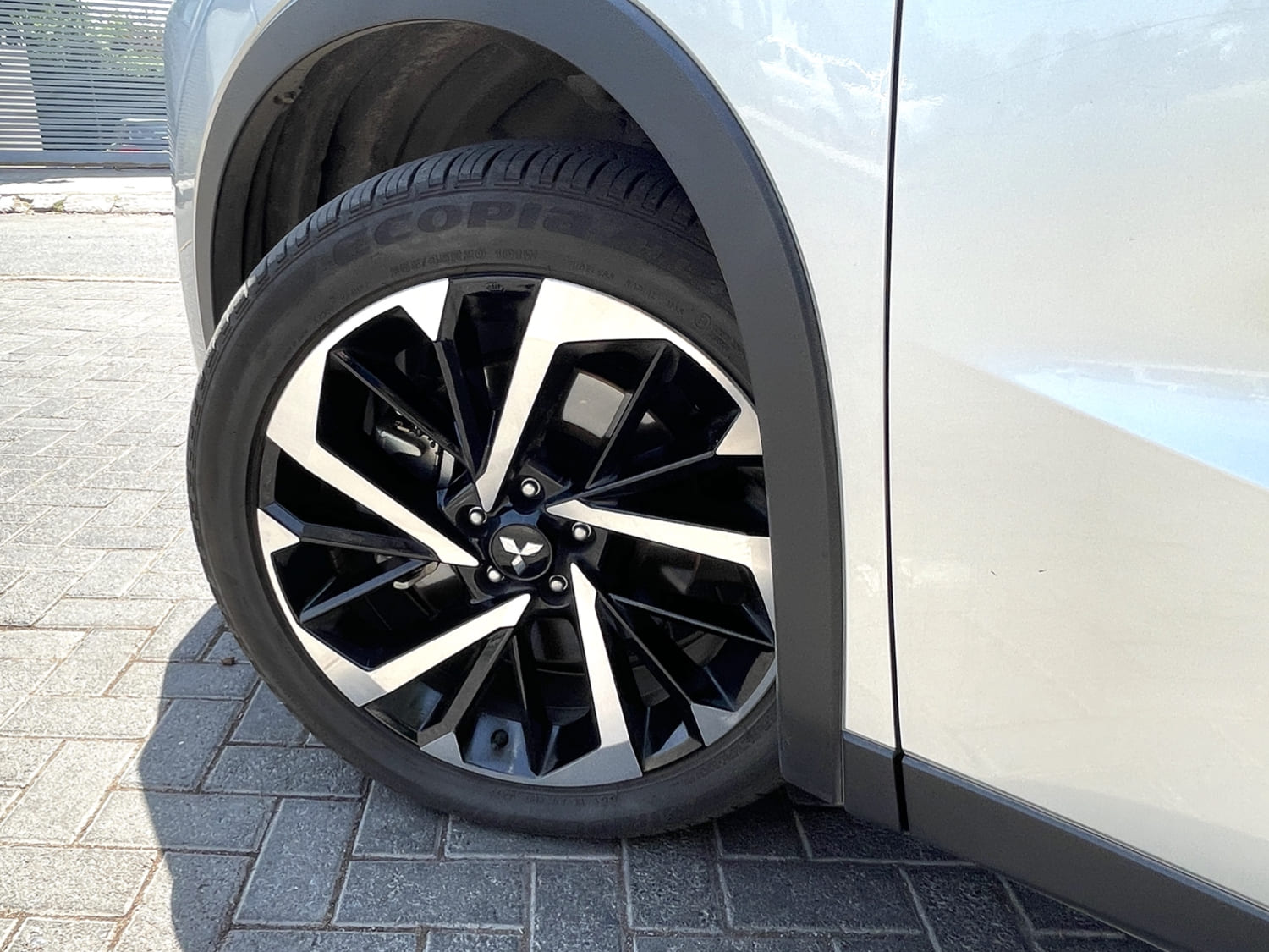 Mitsubishi Outlander GLS 4×4 2023