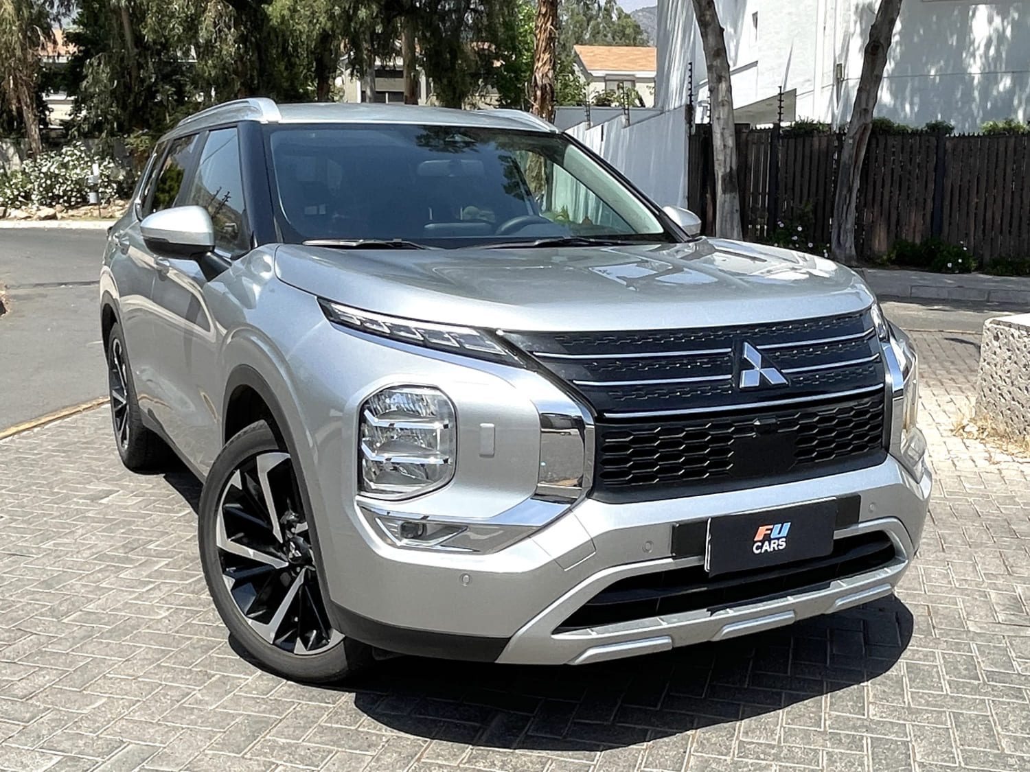 Mitsubishi Outlander GLS 4×4 2023