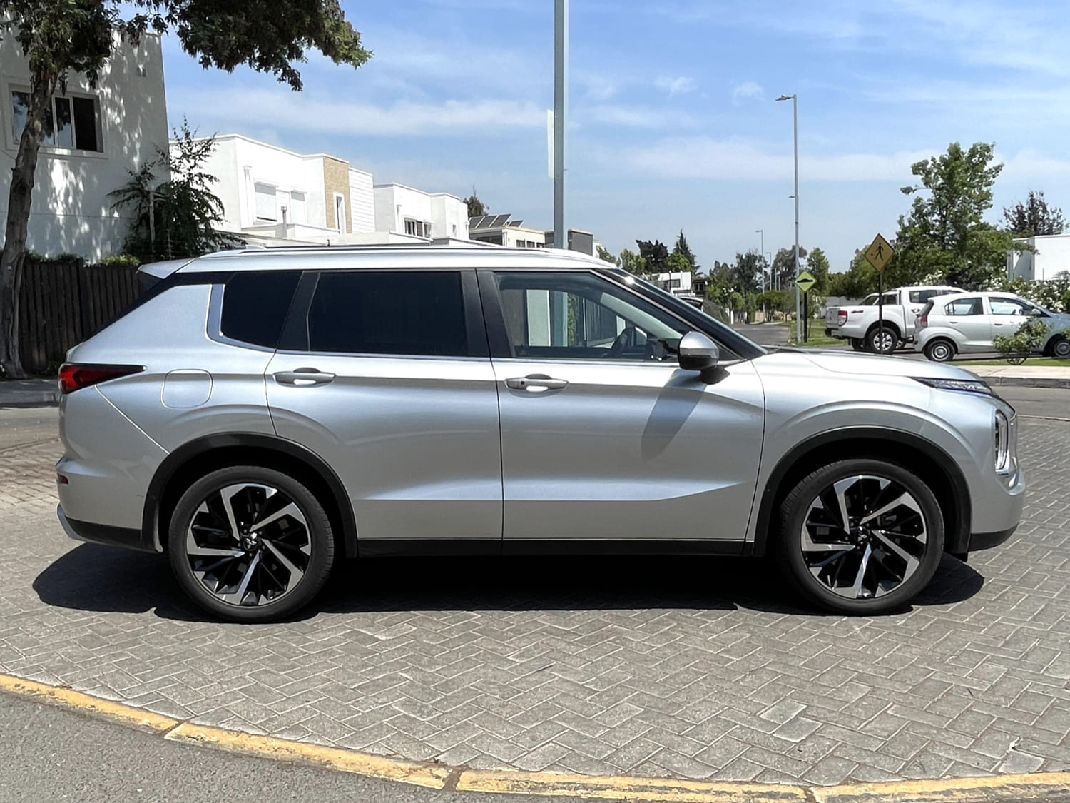 Mitsubishi Outlander GLS 4×4 2023