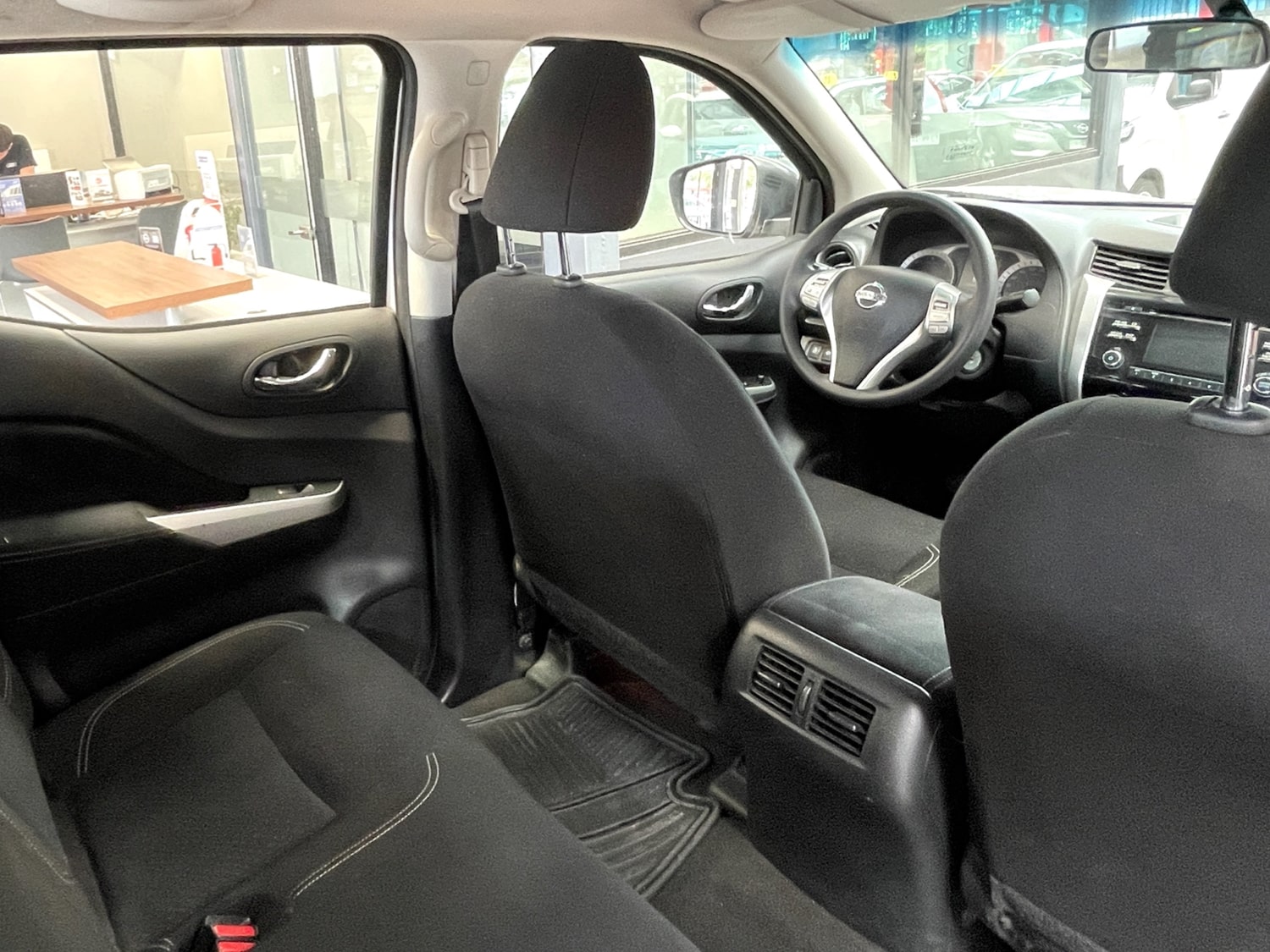 Nissan NP300 Navara XE 2.3 Diesel 4×4 2021